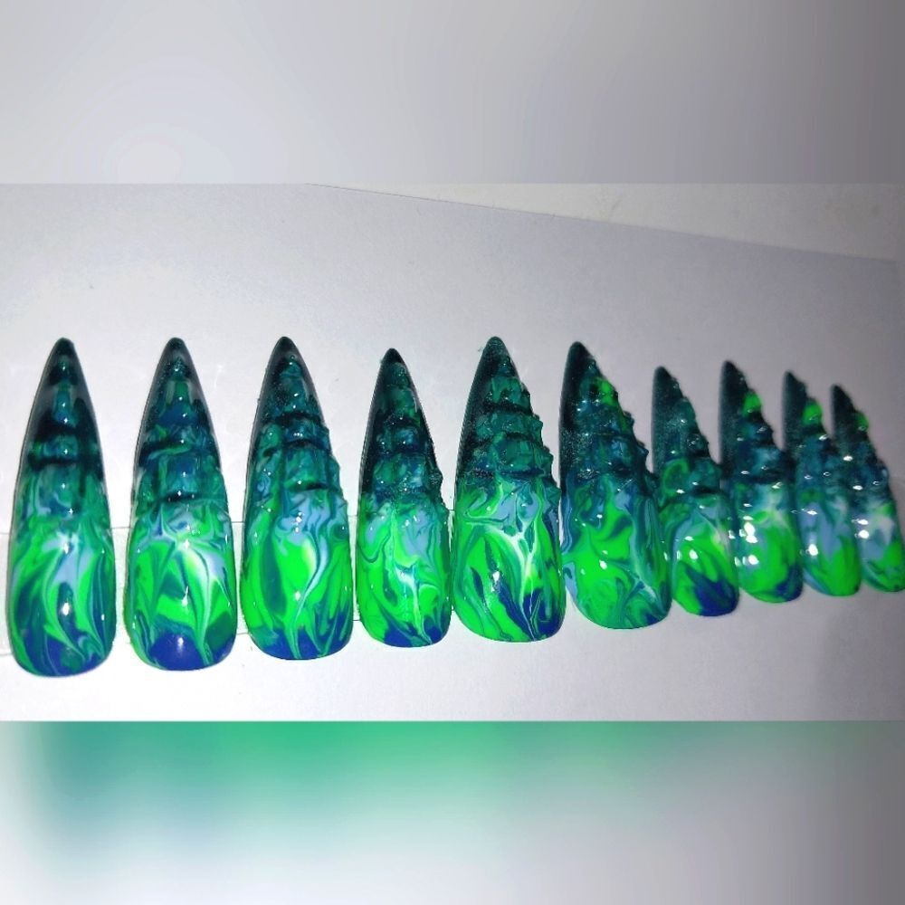 Hand crafted custom 10pc embossed stiletto acrylic press on nails sz Large